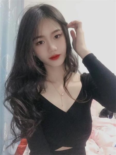 长相甜美的欣怡