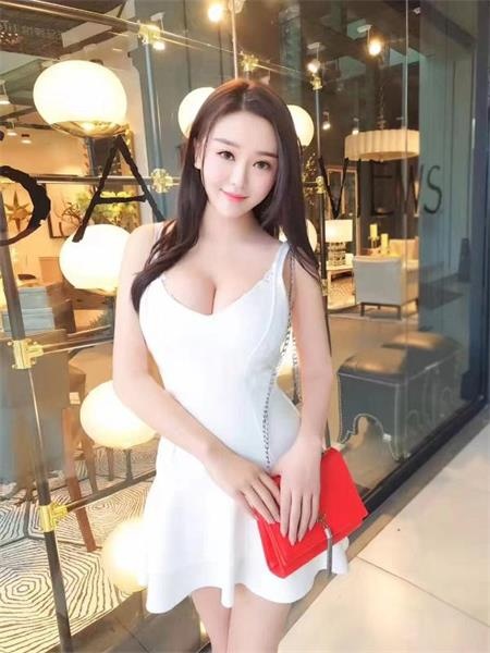 火辣身材大咪咪雪儿