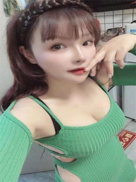 可以玩3P的奶兔妹