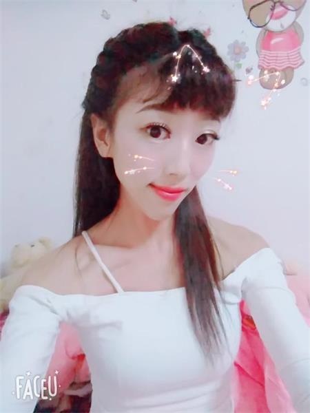 纤细美女加菲猫
