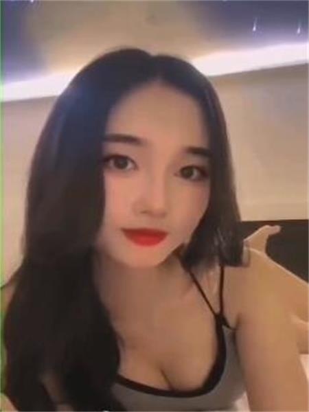 微胖大奶妹