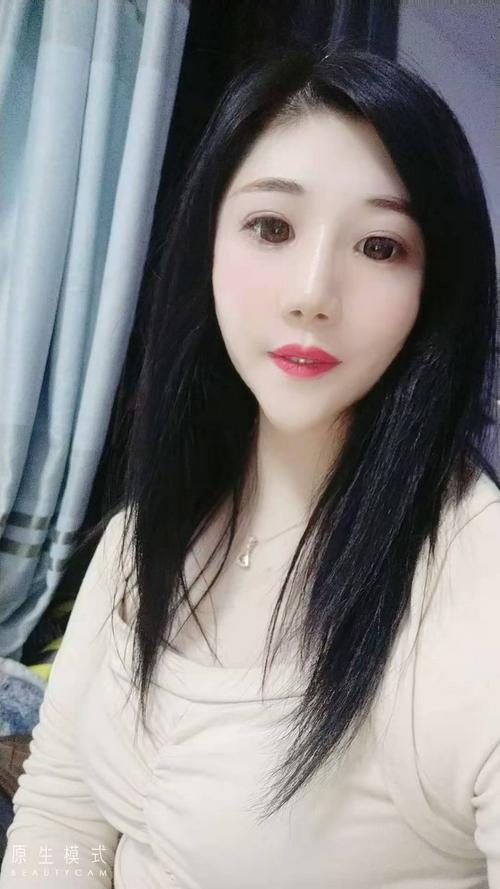 眼神妩媚的小浪妹
