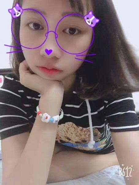 骑乘技术高超的妹子，皮肤水嫩