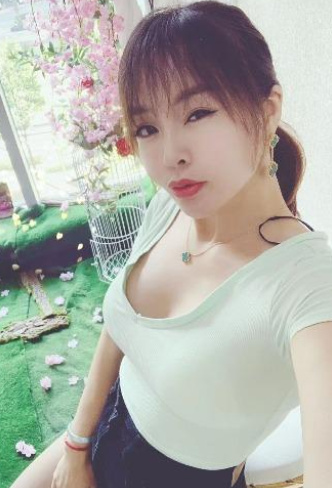 骚到不行的妹子