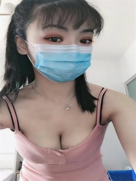 体验大奶小女人
