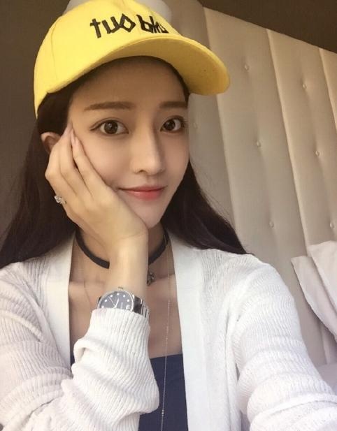 外形耐看的轻熟女