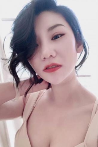 大胸翘臀妹子，喜欢制服的狼友可一试