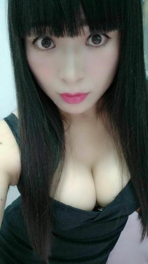 丰满性感的骚妇