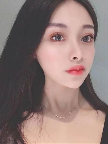 白白嫩嫩的性感学生妹