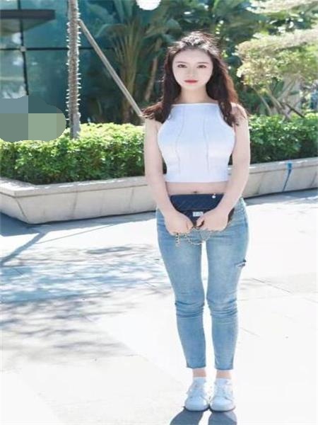 颜值乐乐小姐姐