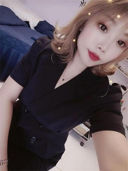 汉囗气质型美女