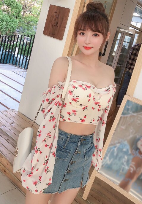 胸大身材好的清纯小姐姐