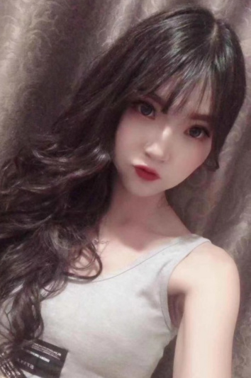 白嫩小姐姐