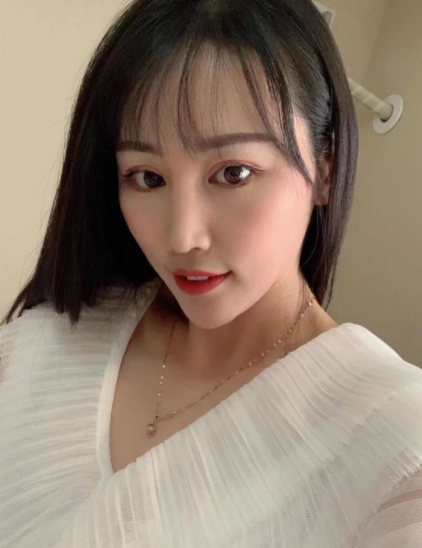 清纯靓丽的彤彤