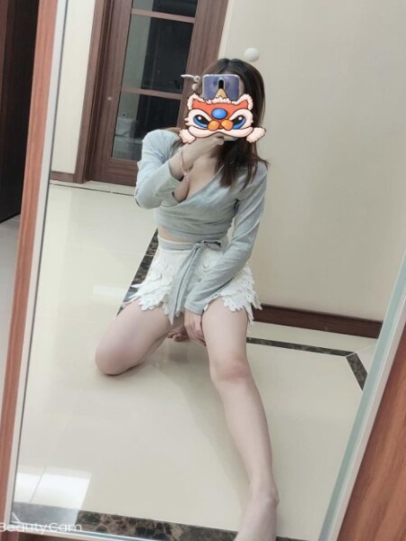 小巧玲珑型，肤白活好