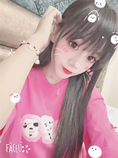 八一广场的可爱萝莉