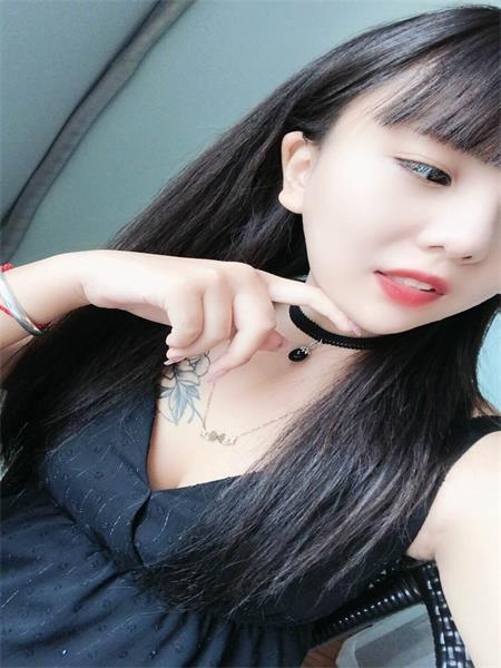 约了个00后小可爱