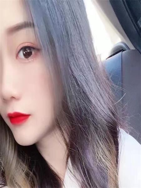 漂亮奔放的小骚货