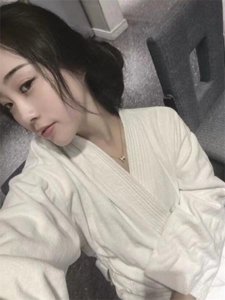 口活胸推一流的骚妹
