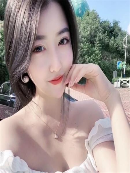 新下海的小妹，身材挺攒劲
