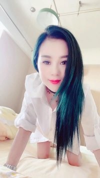 高挑的长腿小雪