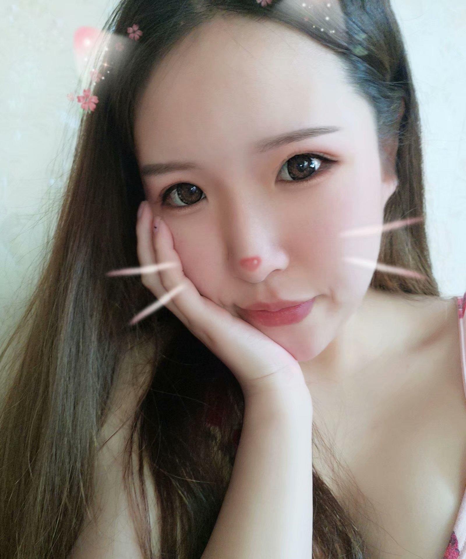 妹子年龄小奶大