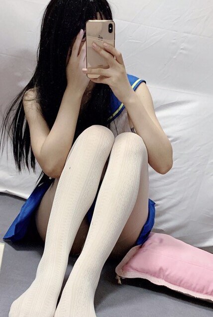 年轻漂亮的小可乐
