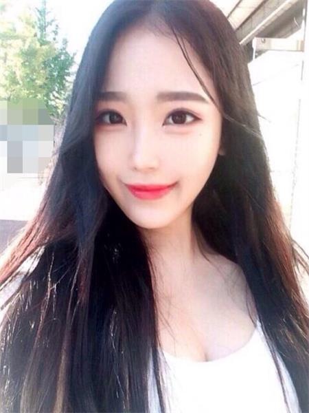 刚出道的苗条嫩妹