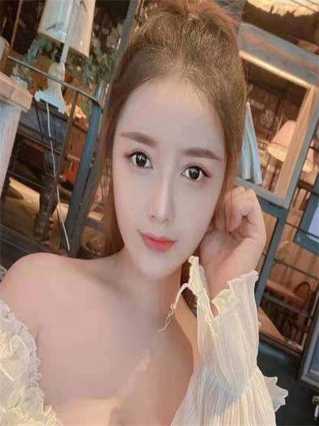 大乳妹年轻水灵灵