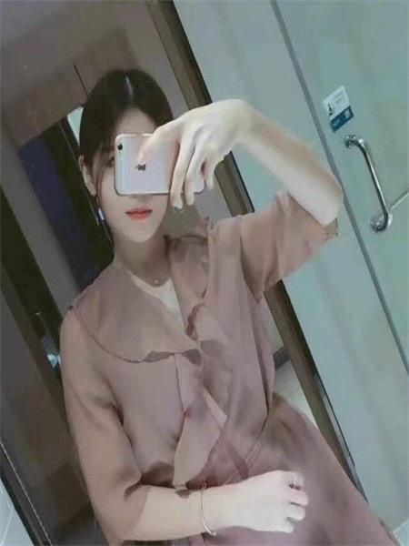 米朵颜值不错有气质