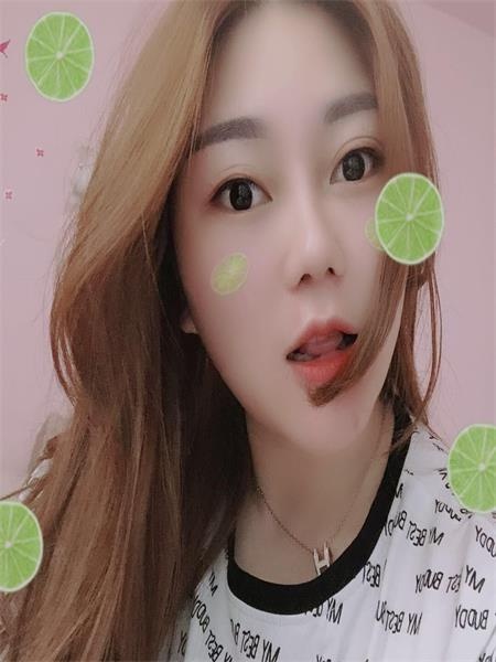 长相甜美的多多