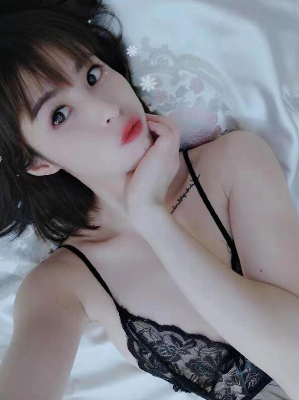 身材娇柔的小姐姐