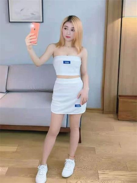 极品肤白大胸妹纸