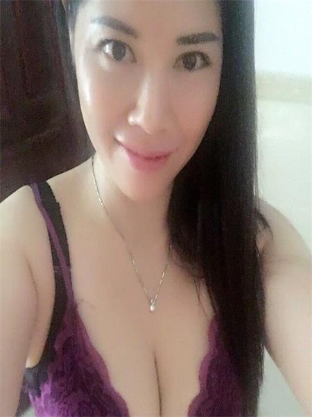 白云大奶骚货