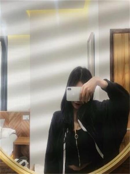 操皮裤长腿妹子爽记