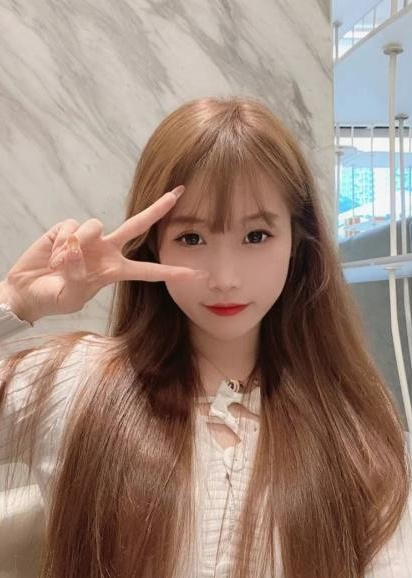 大胸长腿美女，充满丝袜诱惑