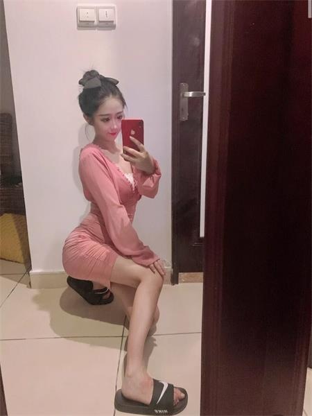 下面很棒的小姐姐