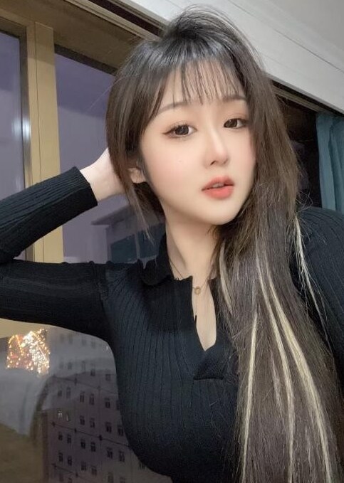 长发苗条水蛇腰