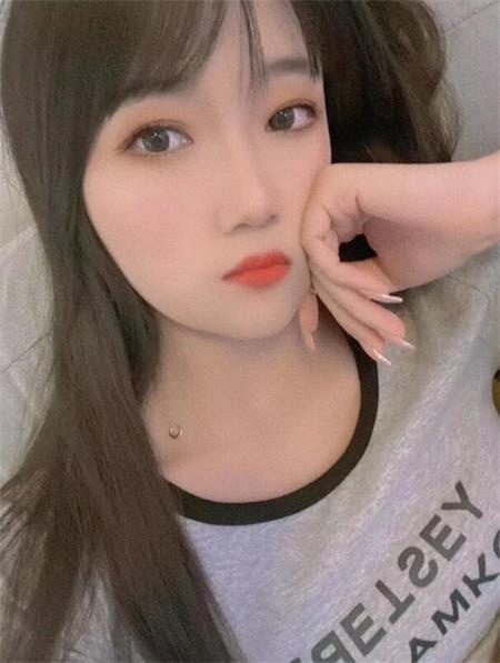气质美女，推荐后入