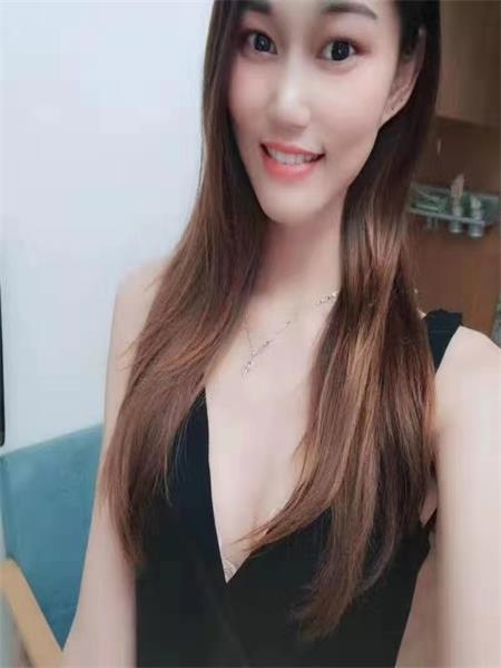 湖里万达的大奶妹子