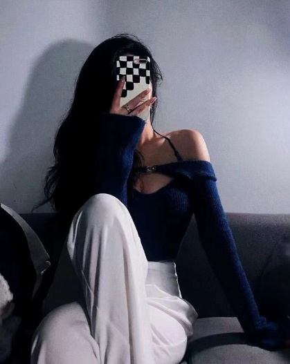 五官精致的轻熟美女
