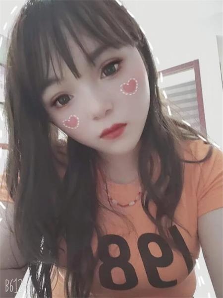 服务热情大胸美女