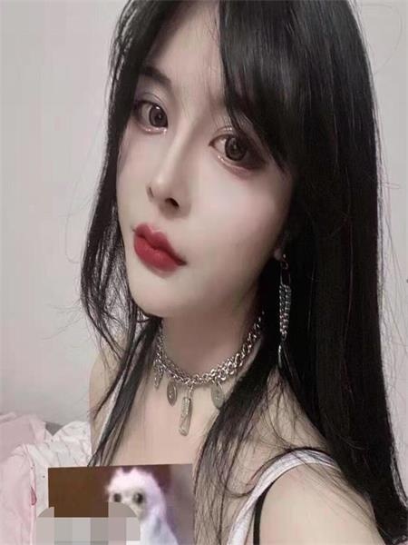新人林依依很爽
