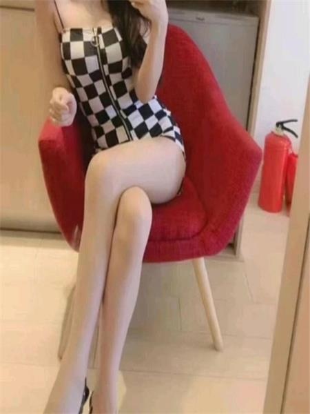 龙华mm大长腿