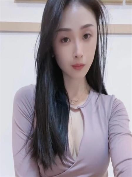 体验一位喜欢瑜伽的妹妹
