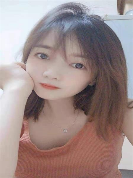 00后可爱型妹子
