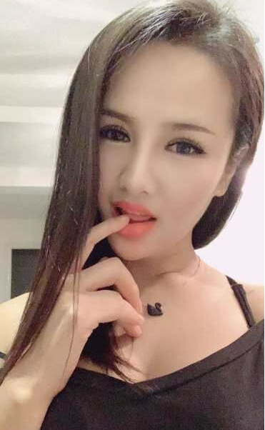服WU系美女小曼
