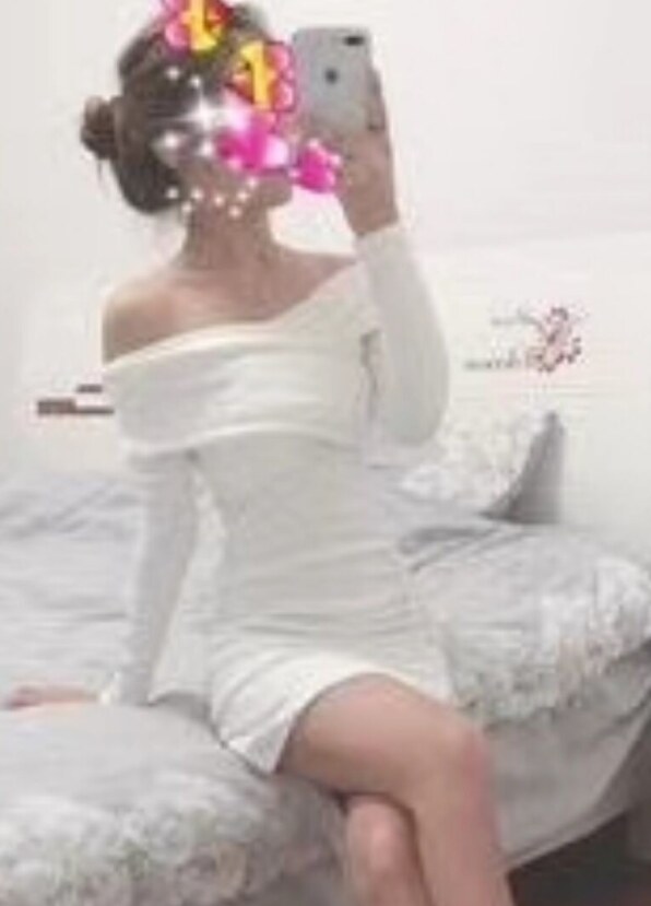 漂亮白净妹子 