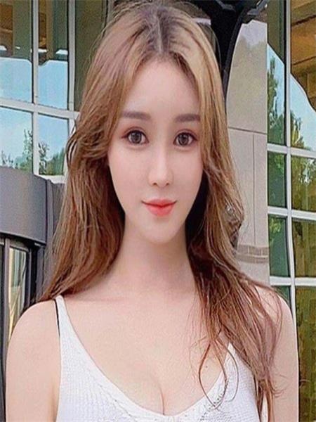 漂亮御姐朱莉
