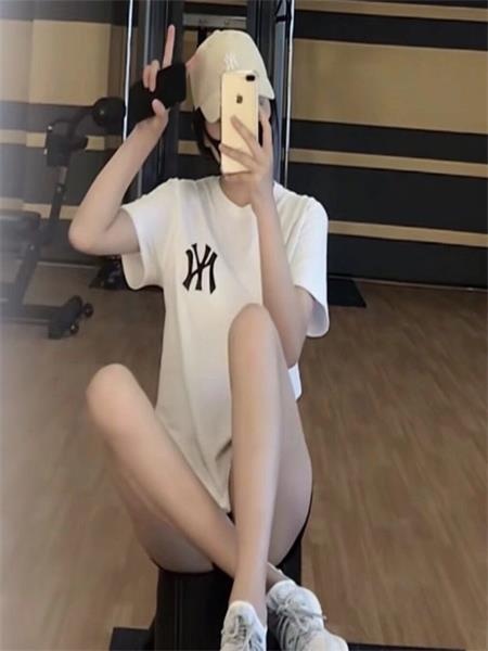 长腿翘臀小鱼儿